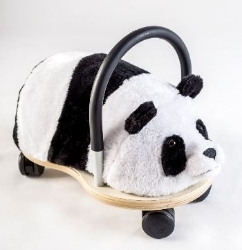 Wheelybug Plush Panda – zachte pluche loopwagen voor peuters met houten onderstel en 360 graden draaibare wielen.