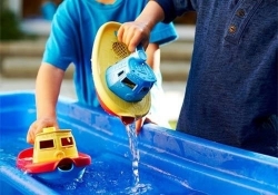 Afbeeldingen van Sleepboot geel 23cm - recycled plastic - Greentoys