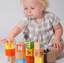 Alfabet-blokken-gekleurd-joueco-80035-duurzaam-houten-speelgoed