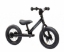 Trybike Steel 2-in-1 loopfiets All Black Edition met luchtbanden, verstelbaar zadel en stalen frame – geschikt voor kinderen van 15 maanden tot 6 jaar.