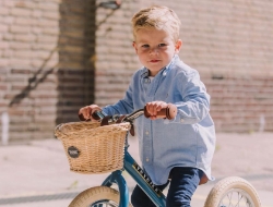 Trybike Steel 2-in-1 loopfiets Vintage Blauw met stalen frame, luchtbanden en verstelbaar zadel – geschikt voor kinderen van 15 maanden tot 6 jaar.