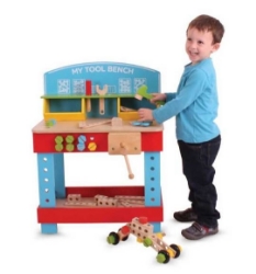 Houten speelgoed werkbank voor kinderen met gereedschapsset, inclusief zaag, hamer, moeren en bankschroef, gemaakt van FSC®-gecertificeerd hout.