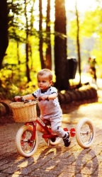 Trybike Steel 2-in-1 loopfiets Vintage Rood met luchtbanden, verstelbaar zadel en stalen frame – geschikt voor kinderen van 15 maanden tot 6 jaar.