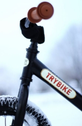 Trybike Steel 2-in-1 loopfiets Grijs met luchtbanden, verstelbaar zadel en stalen frame – geschikt voor kinderen van 15 maanden tot 6 jaar.