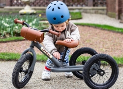 Trybike Steel 2-in-1 loopfiets Grijs met luchtbanden, verstelbaar zadel en stalen frame – geschikt voor kinderen van 15 maanden tot 6 jaar.