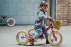 Trybike Steel 2-in-1 loopfiets Vintage Roze met luchtbanden, verstelbaar zadel en stalen frame – geschikt voor kinderen van 15 maanden tot 6 jaar.