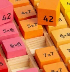 Afbeeldingen van Bigjigs Rekenspel Tafels Leren – Rekenspel in houten tray – 3+ Jaar