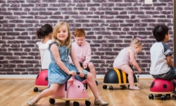 Picture of Wheelybug Bijtje Small – loopwagen – vanaf 1 jaar