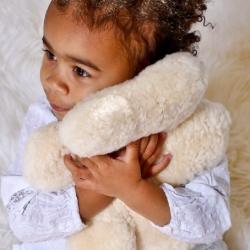 FLATOUTbear - Schapenwollen Knuffelbeer, 30 cm - Melkwit– Natuurlijk & Rustgevend – Vanaf 0 jaar