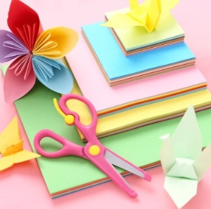 Afbeelding voor categorie Papier, vouwen, knippen,  prikken en vlechten