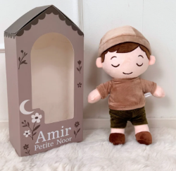 Picture of Petite Noor - Stoffen Knuffelpop Amir - 30 cm met Islamitische Kleding (Thobe & Kufi) - vanaf 0 mnd