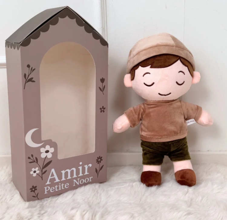 Picture of Petite Noor - Stoffen Knuffelpop Amir - 30 cm met Islamitische Kleding (Thobe & Kufi) - vanaf 0 mnd
